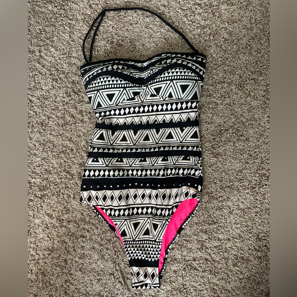 Jessica Simpson Black and White Geometric One Piece with Pink Accent